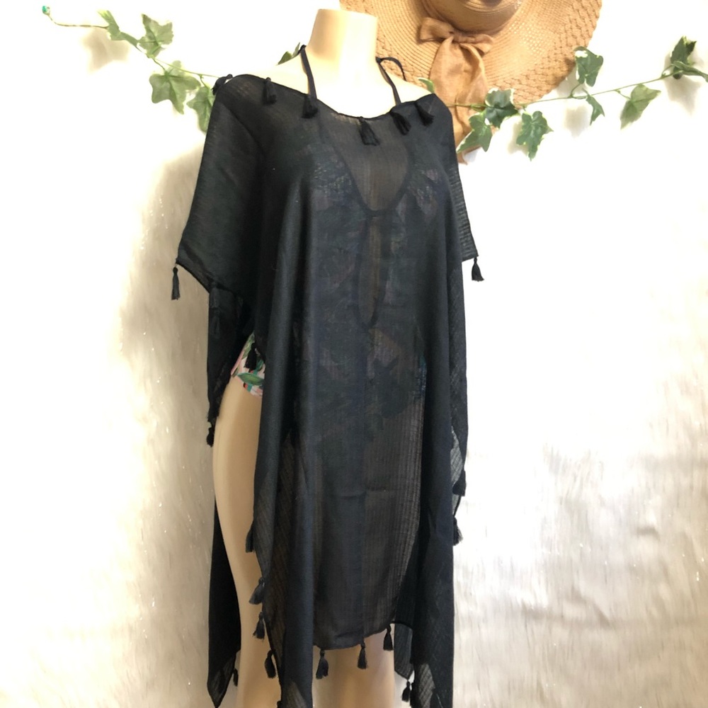 🆕GUESS swimsuit cover-up